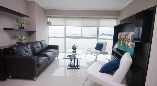 Riverfront I 1, piso 4, suite vista al rio, Puerto Santa Ana, Guayaquil, Book Hotel Hoteller i Guayaquil med pool, nær Seafront, Swimmingpool
