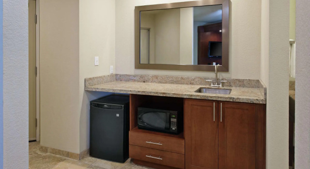 Двухместный люкс Hampton Inn and Suites Seattle - Airport / 28th Avenue