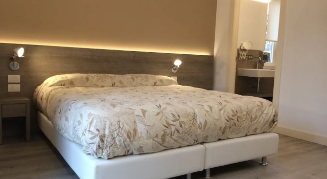 Divina B&B, Забронировать Отель Отели Вероны с бассейном, рядом с Филармонический театр Вероны, Бассейн