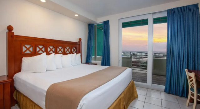 Вилла Harbour Beach Oceanfront Resort