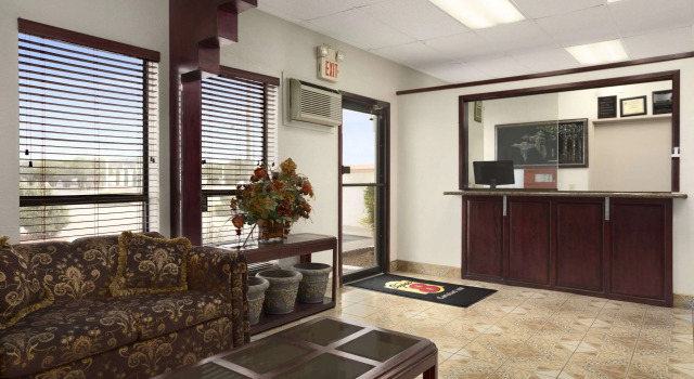 Super 8 by Wyndham Carlsbad, Buchen Sie Gasthaus Mini-Hotels in Carlsbad, Gasthaus