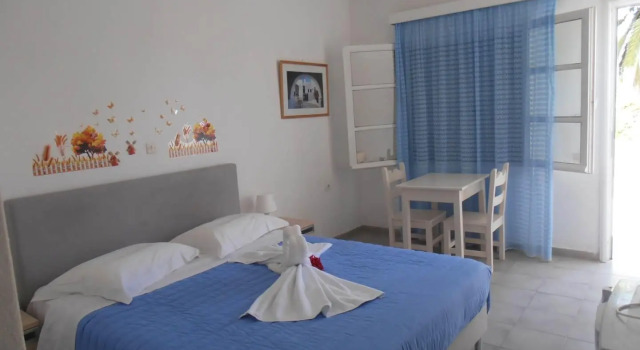 Кровать в общем номере Mariliza Beach Hotel