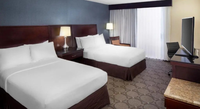 Четырёхместный номер Standard с видом на бассейн Wyndham Independence