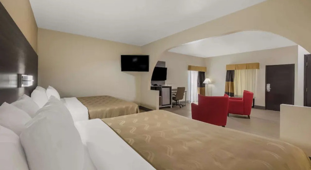Suite Quality Inn Commerce at I-85