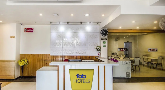 FabHotel Nest Inn Gomti Nagar, Забронировать Отель Отели Гомти Нагара с парковкой, Парковка