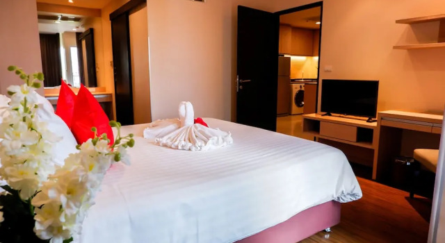 Двухместный полулюкс с балконом Park Village Rama II