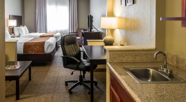 Четырёхместный люкс Spark by Hilton Round Rock