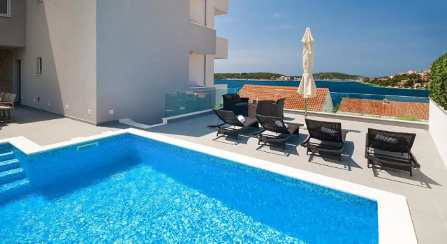 Вилла Apartments Sun Rogoznica
