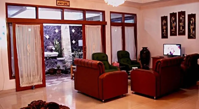 Indonesian Homestay Pasteur, Boek Hotel Hotels in Bandung met parkeren, in de buurt van Maranatha University, Parkeren