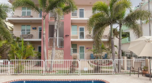 Апартаменты Ocean Terrace 202 - a block from Sandy Beach