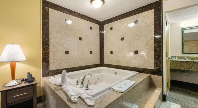 Номер Luxury Hibiscus Inn & Suites