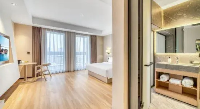 Люкс Deluxe с балконом и с видом на город Pingxiang Vientiane Huiting Hotel