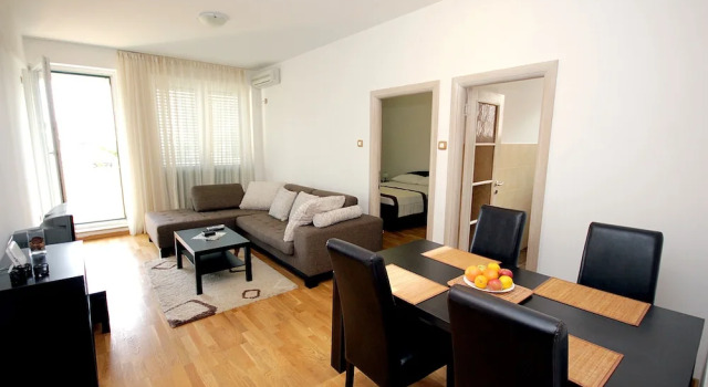 Апартаменты c 1 комнатой с балконом и с частичным видом на море Apartments Mirista