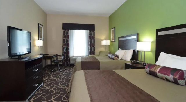 Четырёхместный номер Standard Best Western Plus Kenedy Inn