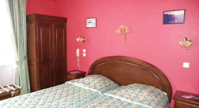 Трёхместный номер Standard с видом на гавань Hôtel De Calais