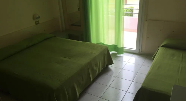Трёхместный номер Standard с балконом Hotel Ridens
