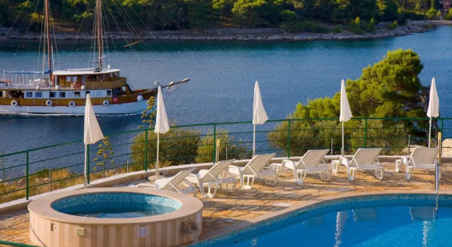 Апартаменты Apartment Milna - with Swimming Pool & Amazing Seaviews, above Bijaka Beach