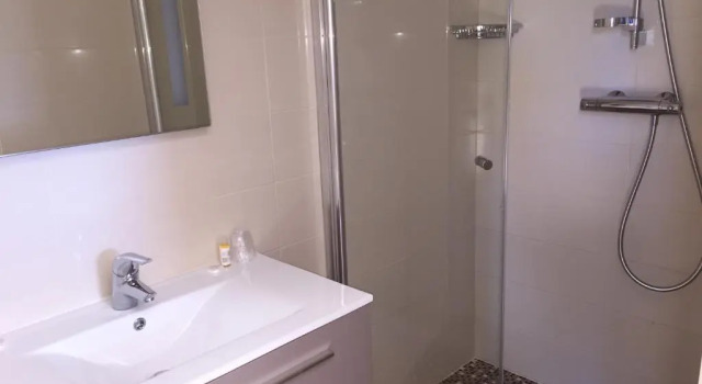 Четырёхместный номер Standard Hôtel et Résidence Ta Kladia - Omigna