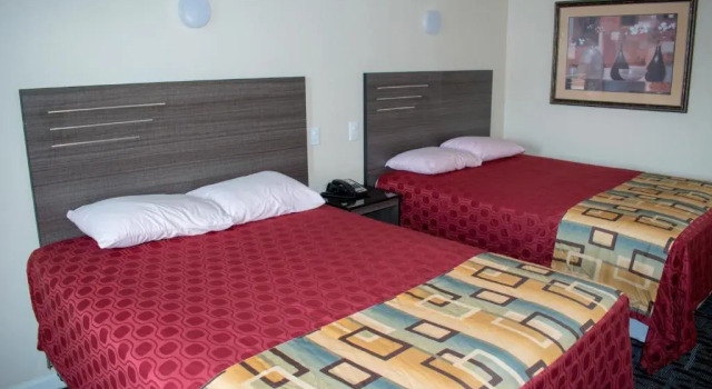 Четырёхместный номер Standard Inn of Lenoir Motor Lodge