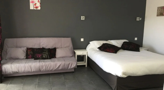 Двухместный семейный номер Standard Chambres dHôtes Le Mas du Bijou Bleu