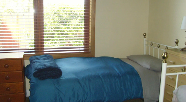 Кровать в общем номере Big Tree Lodge Methven