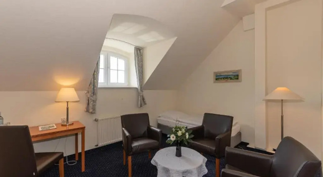 Трёхместный номер Standard Kurhotel Sassnitz - das alte Seemannsheim