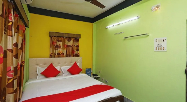 OYO 22892 Hotel Divine
