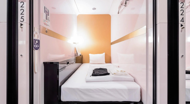 Кровать в общем номере (женский номер) First Cabin Tsukiji