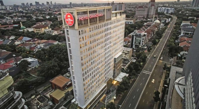 Двухместный номер Deluxe Hotel GranDhika Iskandarsyah