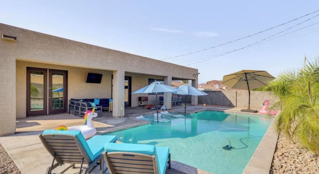 Коттедж Pet-friendly LHC Home w/ Temp-controlled Pool!
