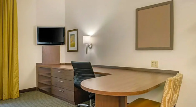 Четырёхместный номер Standard Candlewood Suites Fort Myers/Sanibel Gateway by IHG