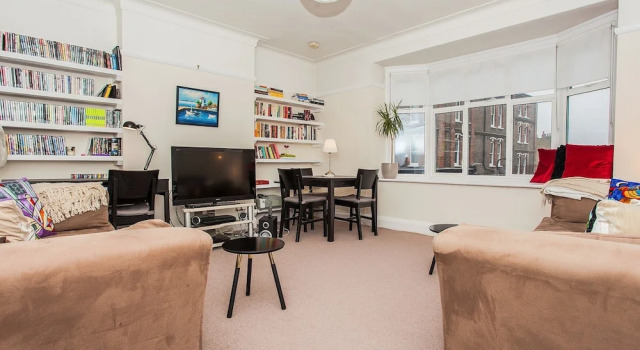 Spacious 2 Bedroom Flat in North West London, Varaa Huoneisto Asunnot kohteessa Merseyside, Huoneisto