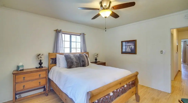 Коттедж 1 Mi to Lake: Home w/ Hot Tub & Gazebo in Big Bear
