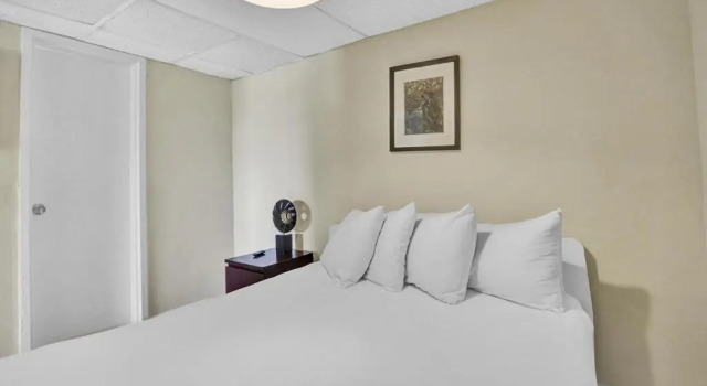 1BR1BATH GORGEOUS HALLANDALE BEACH with POOL and FREE PARKING