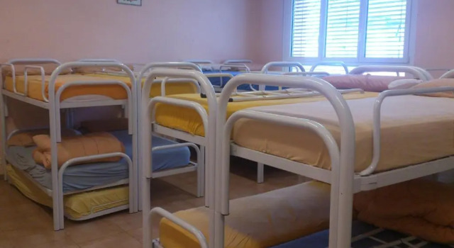 Кровать в общем номере (мужской номер) HéberGement du POD