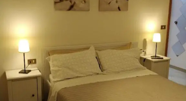 Isi Guesthouse, Забронировать Отель Джези 