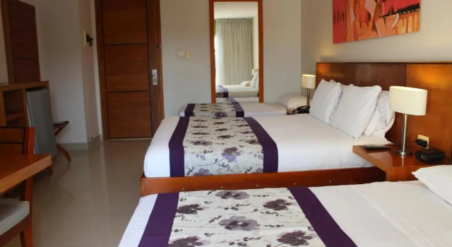Семейный номер Standard Hotel Atrium Plaza