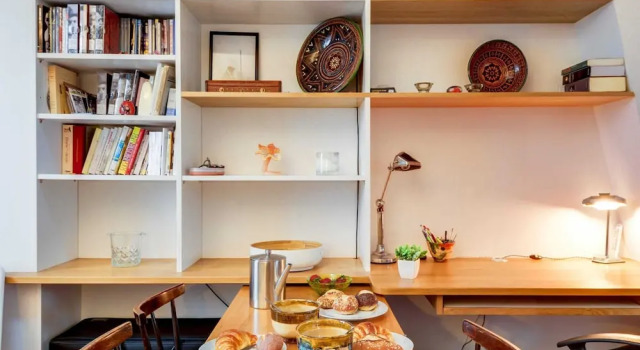Book-lovers Abode in the 4th Arrondissement, Забронировать Отель 4-й округ: Отель-де-Виль Париж, рядом с Musée Cognacq-Jay