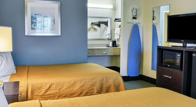Четырёхместный номер Standard Quality Inn Thornburg