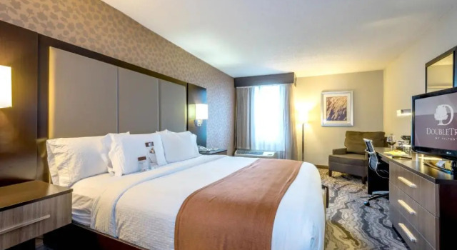 Двухместный номер DoubleTree by Hilton Montgomery Downtown