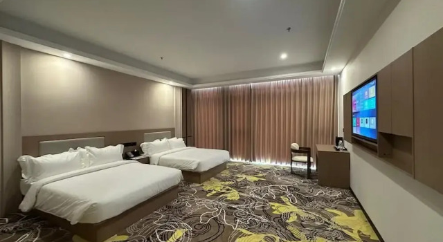 Шестиместный номер Premier The MAJULAN Hotel