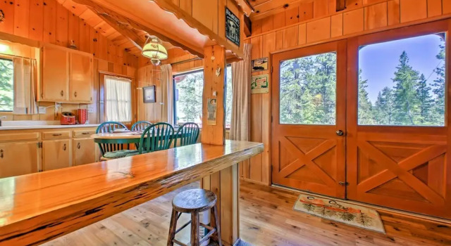 Big Bear Lake Cabin w/ Deck ~ 7 Mi to Ski Slopes!