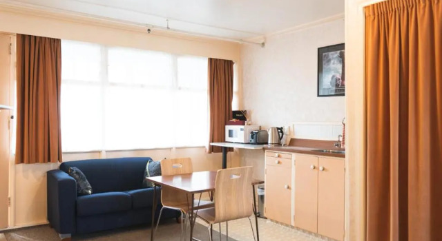 Студия Superior Mayfair Court Motel
