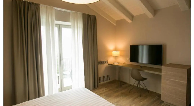 Полулюкс с балконом и с видом на озеро Ca Barbini Resort