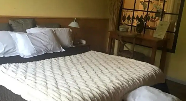 Четырёхместный номер Standard Logis Hotel Restaurant La Grange Du Relais