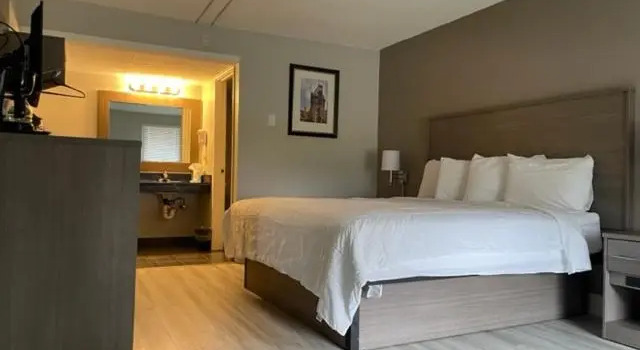 Люкс Superior Whalers Inn and Suites