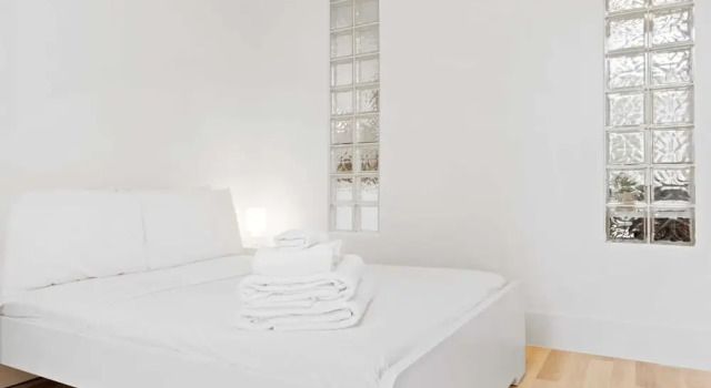 Refined, Light 1 Bed Apt w Balcony in Brixton