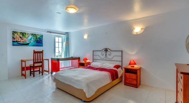 Villa Montenegro - Superbly Located Family Vila, Забронировать Вилла Отели Карвоэйру с парковкой, Парковка