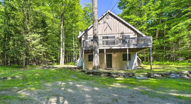 Sleek Cabin w/ Deck, 8 Miles to Mount Snow & Hikes