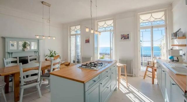 The Wellington: Two bedroom apartment with balcony and sea views, Book Lejlighed Lejligheder i Ramsgate, Lejlighed
